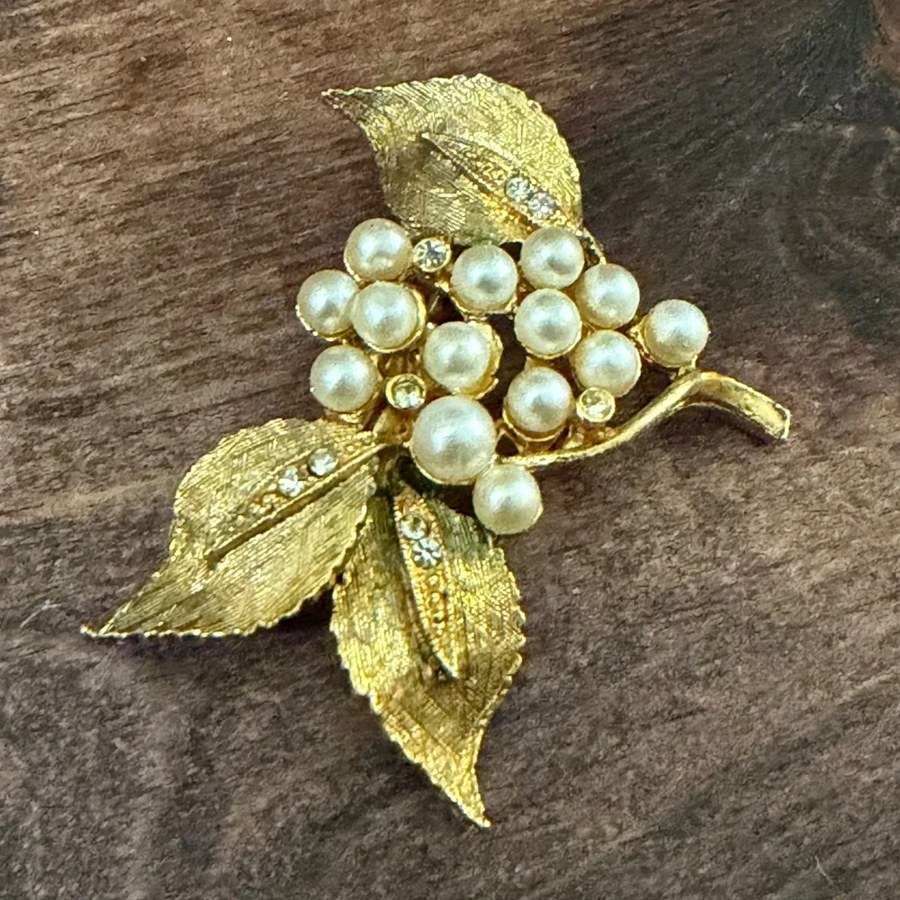 Vintage LJM Gold Tone Faux Pearl Rhinestone Cluster Leaf Brooch Pin Botanical